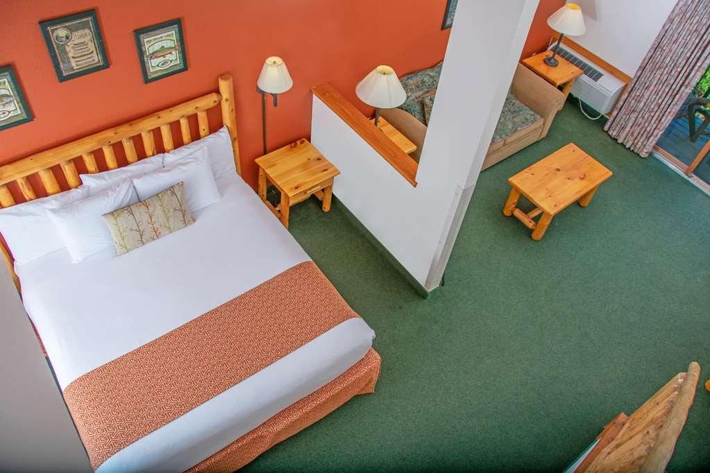 The Waters Of Minocqua Hotel Room photo