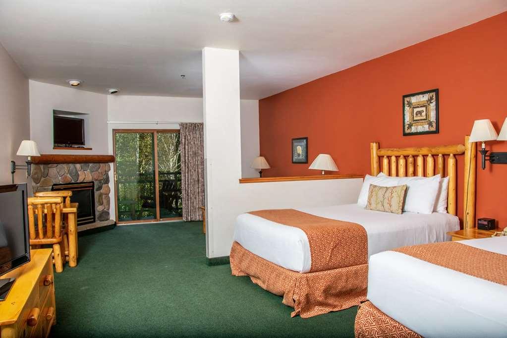 The Waters Of Minocqua Hotel Room photo