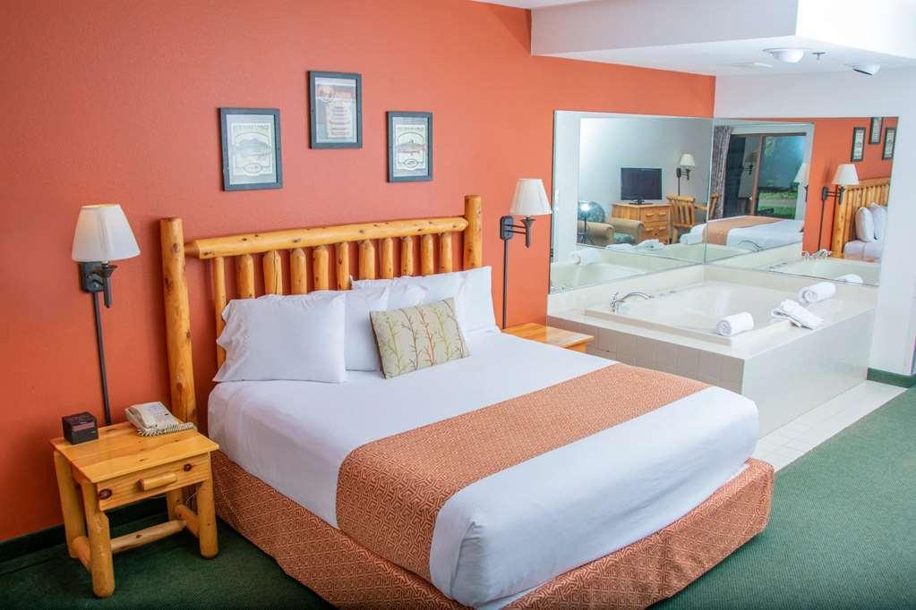 The Waters Of Minocqua Hotel Room photo