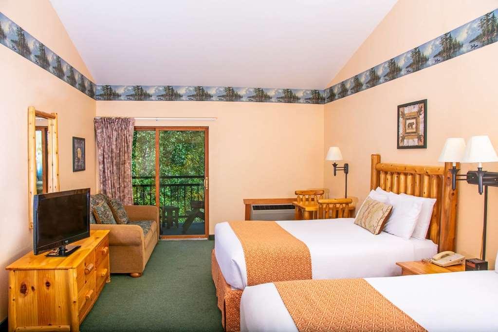 The Waters Of Minocqua Hotel Room photo