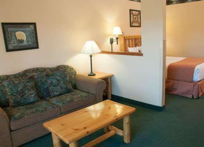 The Waters Of Minocqua Hotel Room photo