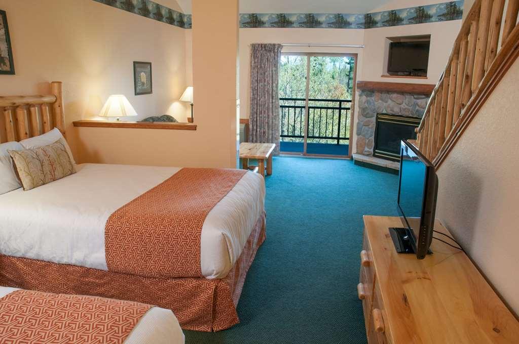 The Waters Of Minocqua Hotel Room photo