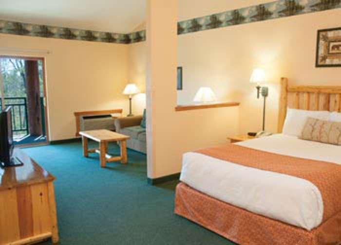 The Waters Of Minocqua Hotel Room photo