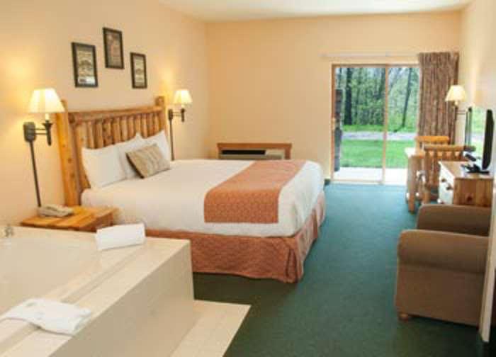 The Waters Of Minocqua Hotel Room photo